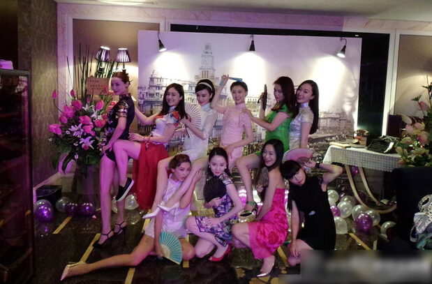 秦岚举办旗袍派对庆生